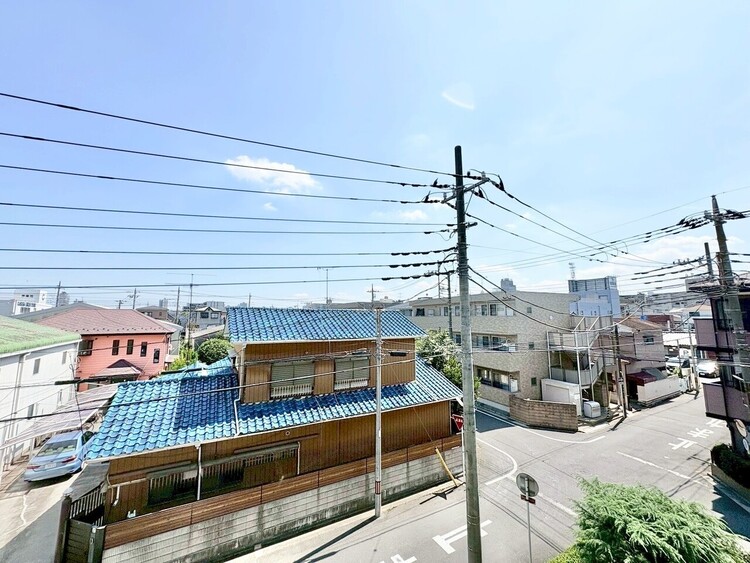 バルコニー 窓を開けると広がる青空。心をリフレッシュして日々を過ごしていきましょう。
