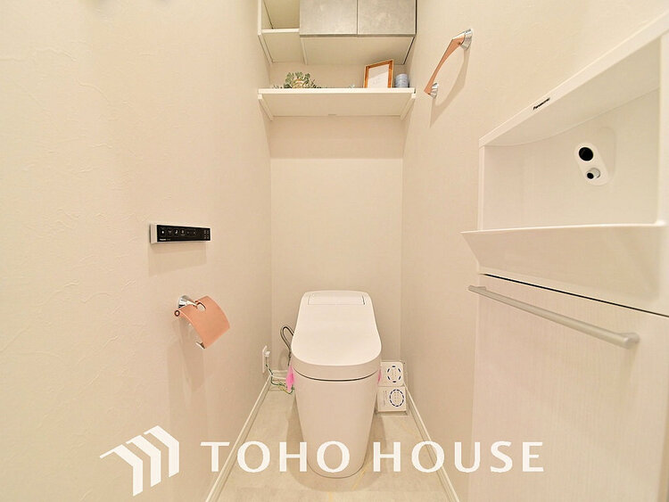 トイレ 清潔な洗浄機能付温水シャワートイレ