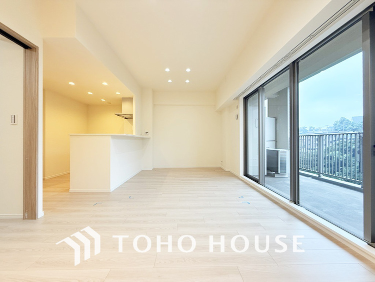 内装 広がりのある住空間、家族が集まるリビング・ダイニング