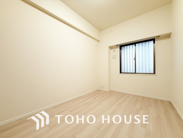 内装 採光もある洋室は、くつろぎのひと時を過ごすのにぴったり