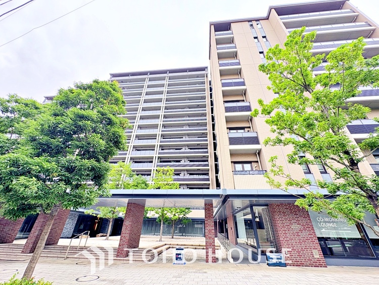 外観 漂う上質な空気感、マンションに入れば「おかえりなさい」と笑顔で迎えてくれるエントランス。最良の心配りを感じるマンションでした。