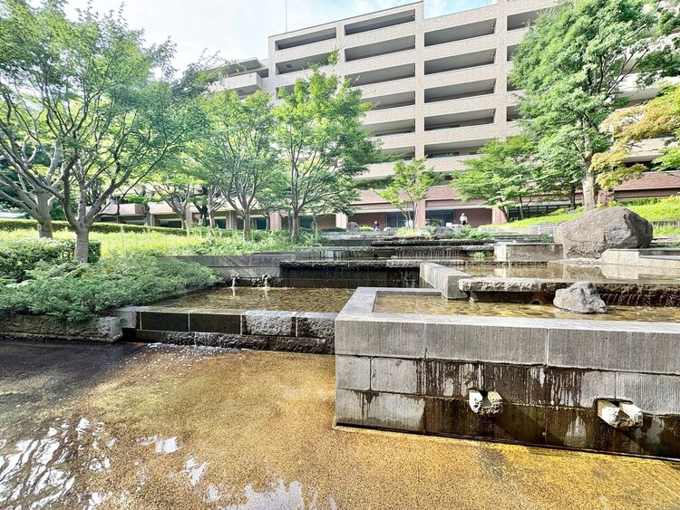 その他 マンションの敷地内には、中庭もございます。