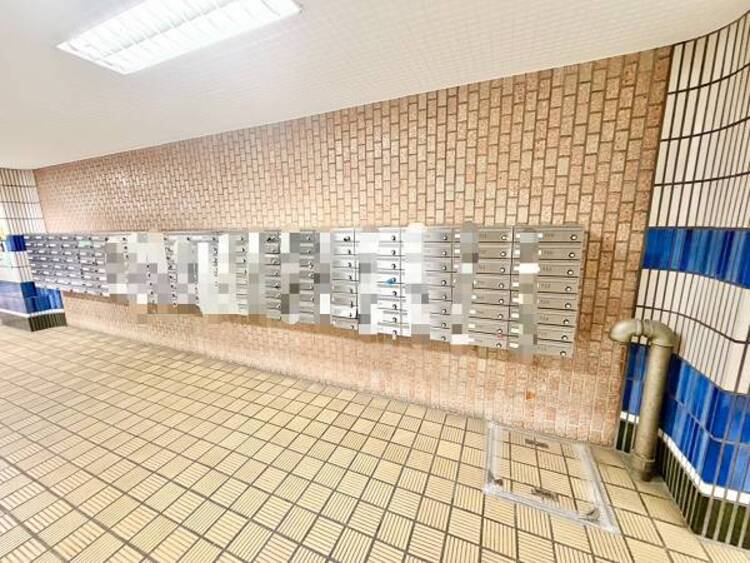 その他 エントランス入口部分にメールBOXがございます。