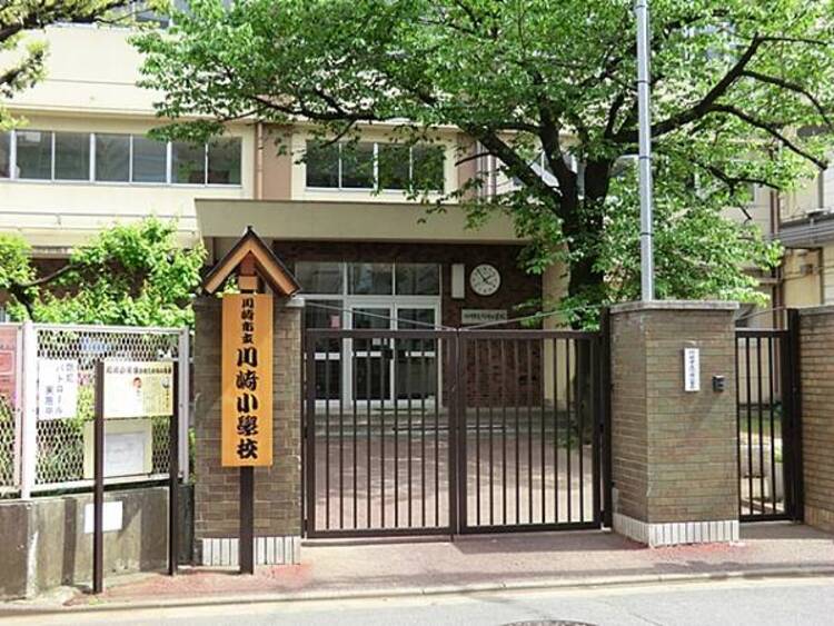 周辺 川崎小学校	700m	