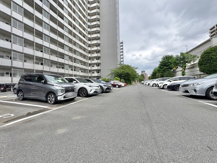 駐車場 本物件の駐車スペースです。車種制限のある場合もございますので、お気軽にお問い合わせくださいませ。