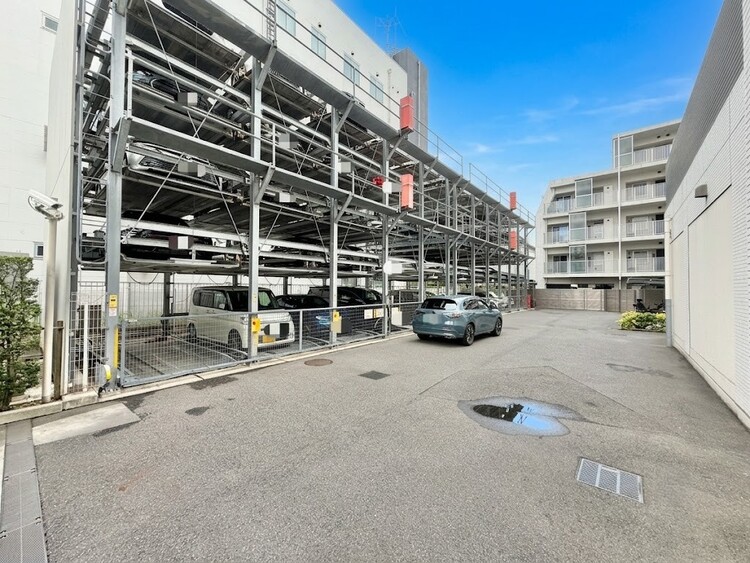 駐車場 本物件の駐車スペースです。車種制限のある場合もございますので、お気軽にお問い合わせくださいませ。