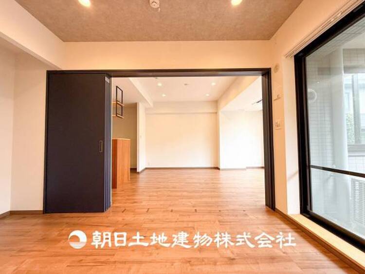 内装 【居室】趣味・感性で個性的に飾って頂けるようシンプルに仕上げてあります。