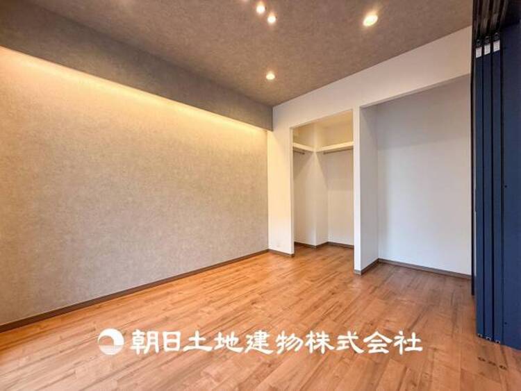 内装 【居室】爽やかな空間演出とセンス良く纏められた室内は素敵な寛ぎ空間です。