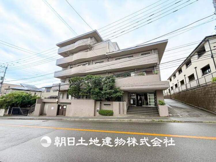 外観 【外観写真】時間のゆとりと空間、暖かな陽光がもたらす光と風を独占してください。