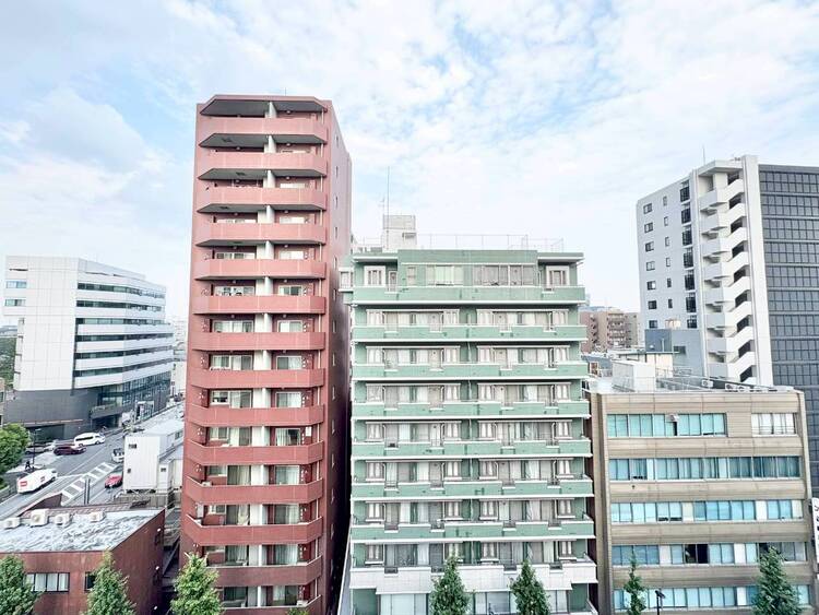 バルコニー 窓を開けると広がる青空。心をリフレッシュして日々を過ごしていきましょう。