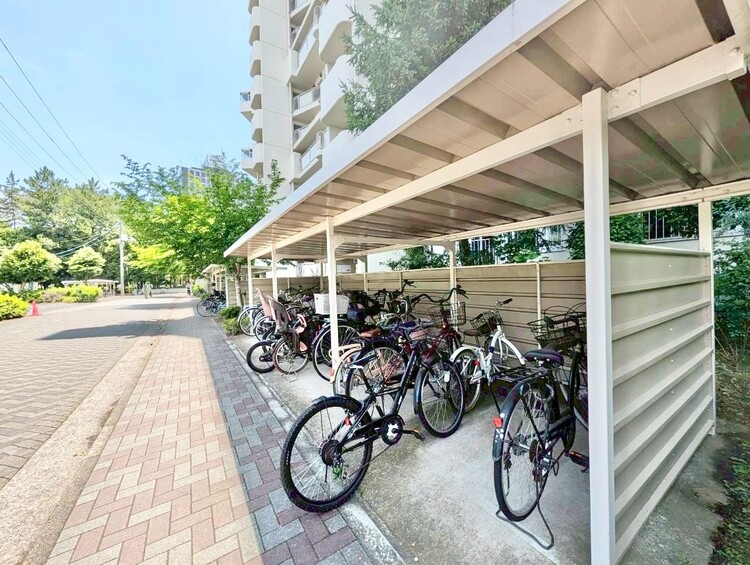 その他 きちんと整備された駐輪場。住む方の心遣いが感じられます。