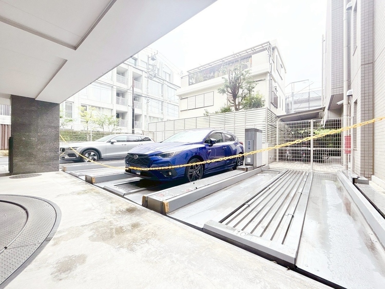 駐車場 本物件の駐車スペースです。車種制限のある場合もございますので、お気軽にお問い合わせくださいませ。