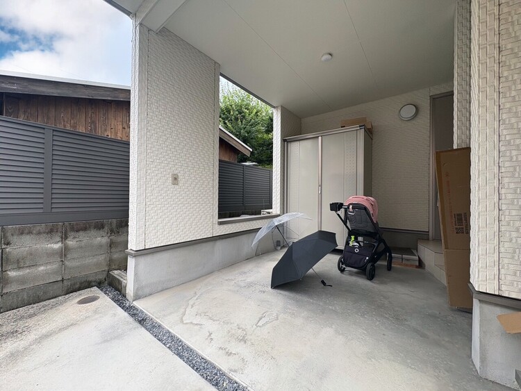 駐車場 本物件の駐車スペースです。車種制限のある場合もございますので、お気軽にお問い合わせくださいませ。