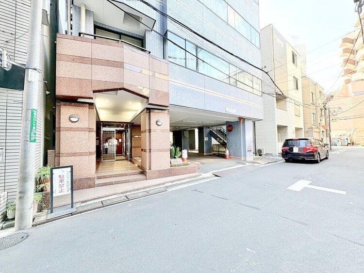 エントランス 外と内をつなぐエントランスは、まさに顔となる場所。