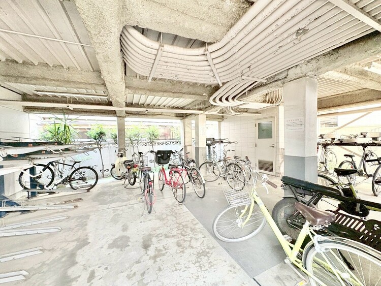 その他 きちんと整備された駐輪場。住む方の心遣いが感じられます。