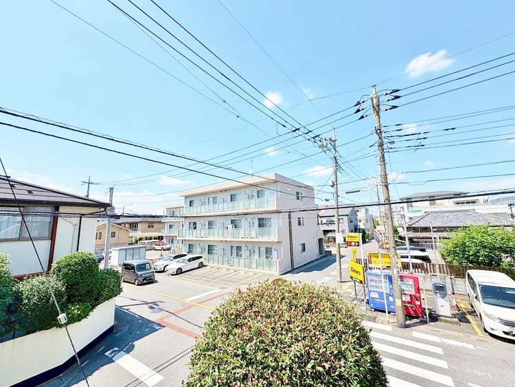 バルコニー 窓を開けると広がる青空。心をリフレッシュして日々を過ごしていきましょう。