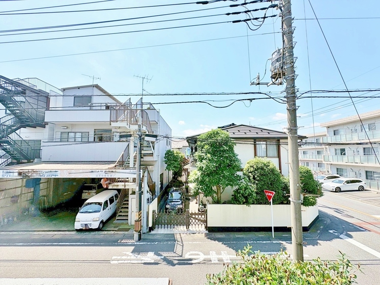 バルコニー 頬をなでる、優しい風を感じることが出来ます。