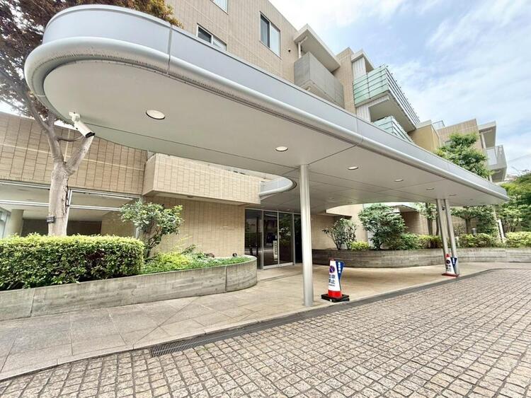 その他 上質感漂う玄関アプローチです。