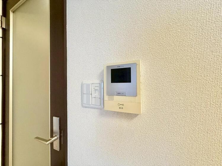 その他 誰が来てもわかる様にモニター付きインターホンを設置。