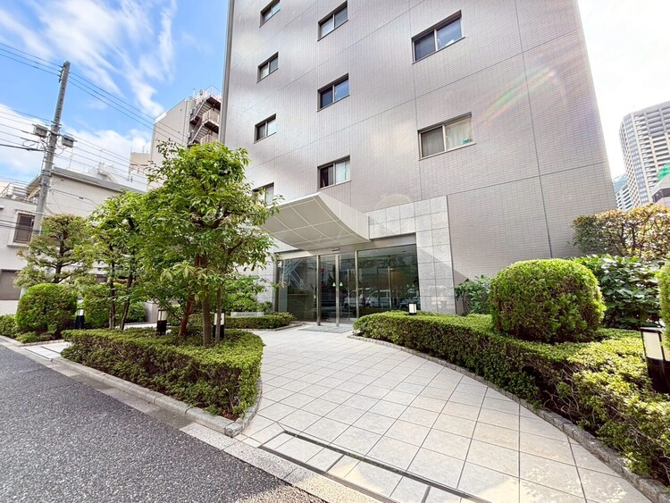 その他 上質感漂う玄関アプローチです。