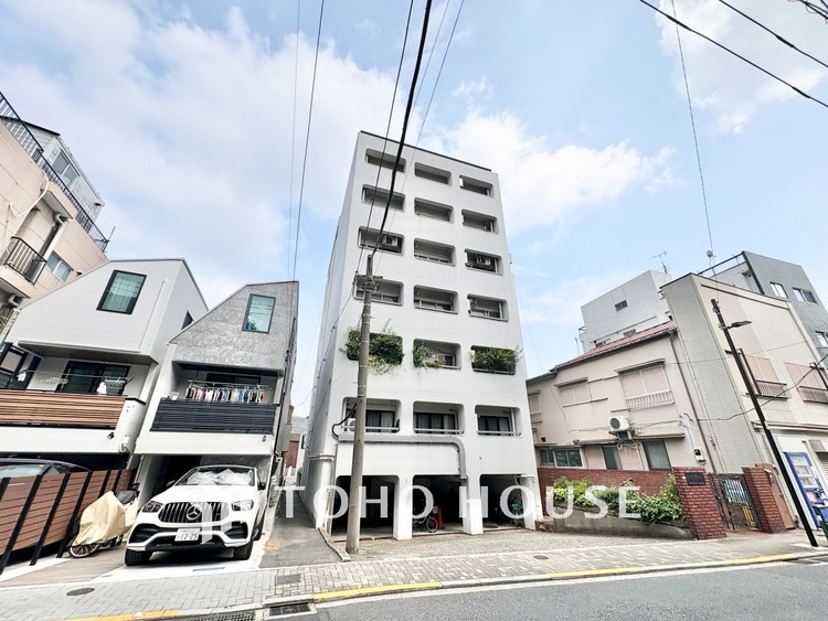 外観 ◆共有空間◆些細な事でほっぺを膨らまして怒る君。それでも僕達はこれからも一緒だよ。喧嘩をしても離れたくないから一つはさんだ同じ場所にいる。分かるよ。そこに君が