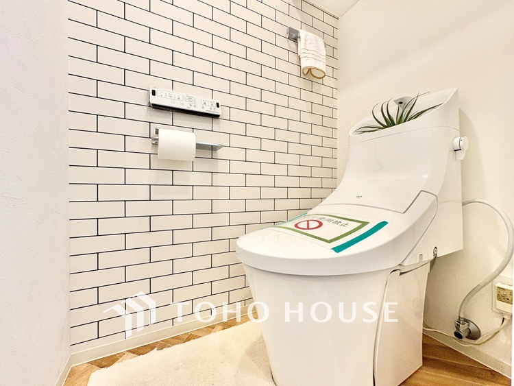 トイレ ◆トイレ◆トイレも全て新品に交換されており、清々しく新生活を始めることができます。白基調の清潔感のある空間に生まれ変わりました。