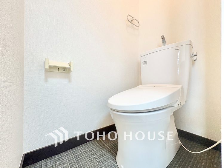 トイレ ◆トイレ◆トイレも全て新品に交換されており、清々しく新生活を始めることができます。白基調の清潔感のある空間に生まれ変わりました。