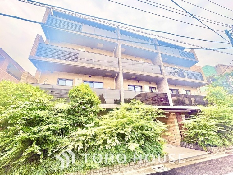 外観 漂う上質な空気感、マンションに入れば「おかえりなさい」と笑顔で迎えてくれるエントランス。最良の心配りを感じるマンションでした。
