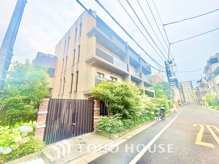 その他 風の通り道。舞い込んでくる風が優しく躍り、室内に爽やかな空気を運んでくる。そこに季節の息吹を感じて、いまがどんな季節なのかを実感する。