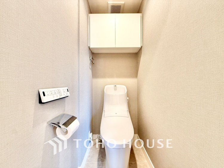 トイレ ◆トイレ◆トイレも全て新品に交換されており、清々しく新生活を始めることができます。白基調の清潔感のある空間に生まれ変わりました。