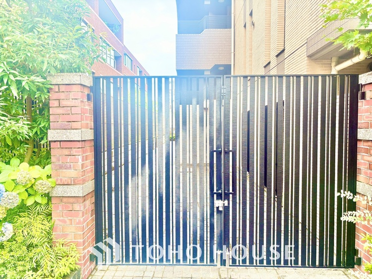 その他 漂う上質な空気感、マンションに入れば「おかえりなさい」と笑顔で迎えてくれるエントランス。最良の心配りを感じるマンションでした。