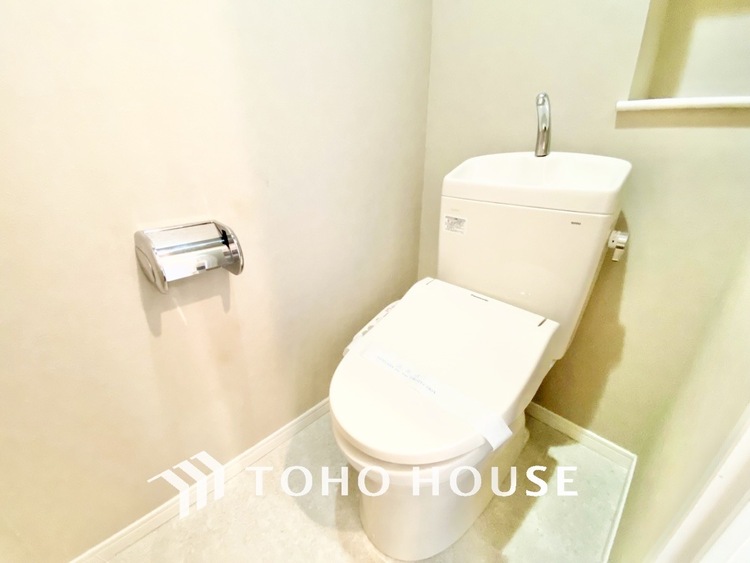 トイレ ◆トイレ◆トイレも全て新品に交換されており、清々しく新生活を始めることができます。白基調の清潔感のある空間に生まれ変わりました。
