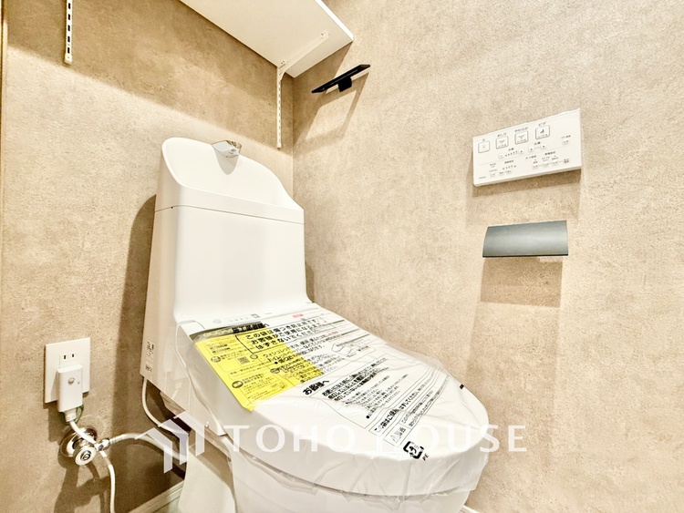 トイレ ◆トイレ◆トイレも全て新品に交換されており、清々しく新生活を始めることができます。白基調の清潔感のある空間に生まれ変わりました。