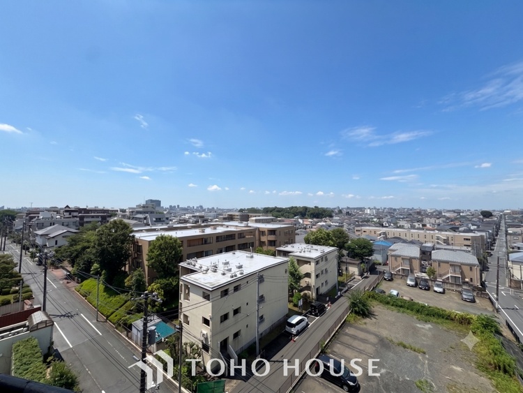 バルコニー 【BALCONY】◆BLUE SKY◆自然の心地よさに包まれる。大開口の外に広がるのは爽やかな青空。