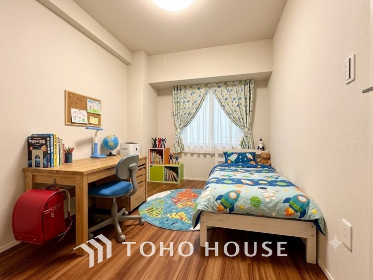 内装 ※生成AIによるイメージです。家具・小物は販売価格に含まれません。【PRIVATE ROOM】◆属毛離裏◆子は父を手本とし、母に愛育されて成長する。家族の深い繋がり。いつまでも大切にしたい。