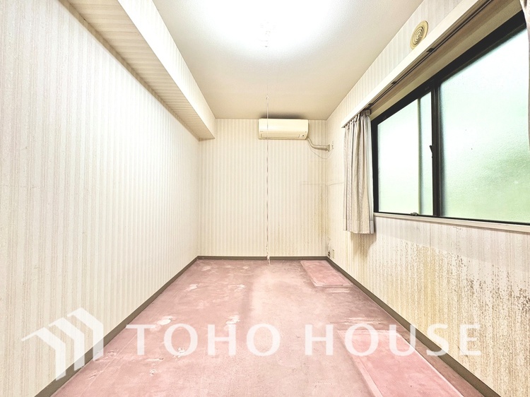 内装 【居室】主寝室としても、お子様のお部屋としても使いやすい一室です。