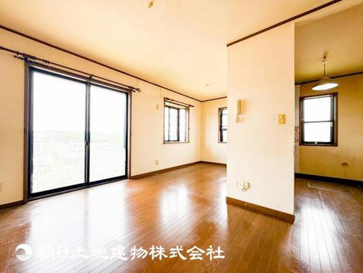 居間 【リビング】何気なく過ぎる時でさえも上質なひと時となる快適な空間を目指しております。