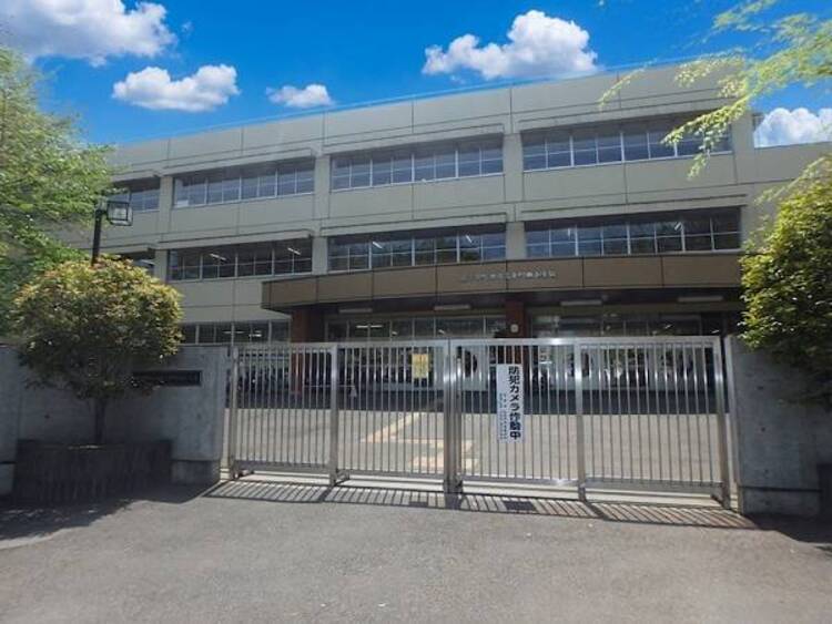 周辺 町田市立本町田ひなた小学校(仮校舎・旧本町田小学校)まで約1800ｍ