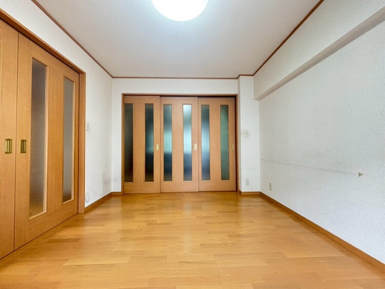 居間 居心地の良い空気感は、暮らしのステージを彩り、心からのやすらぎと満足感を与えてくれます。