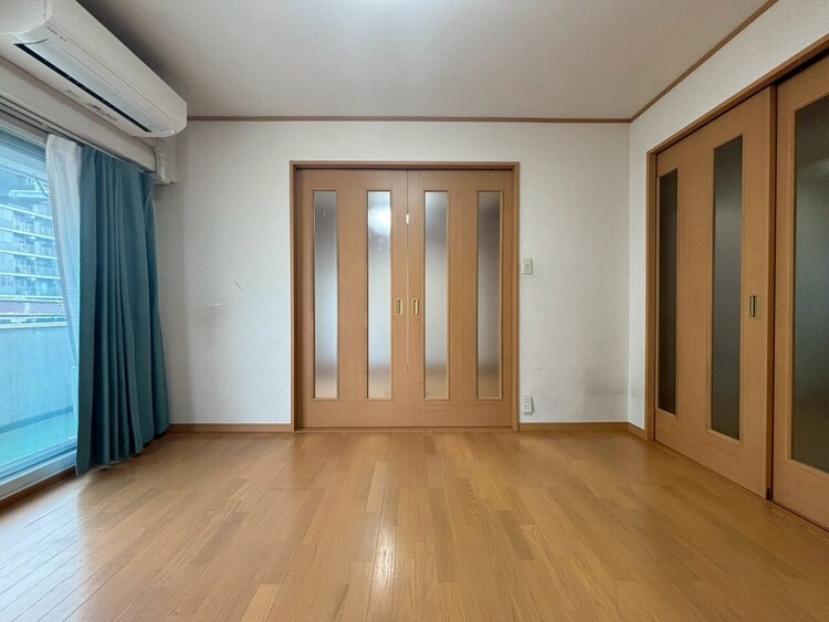 居間 飾り過ぎないシンプルな内装と偏り過ぎないデザインで統一しました。