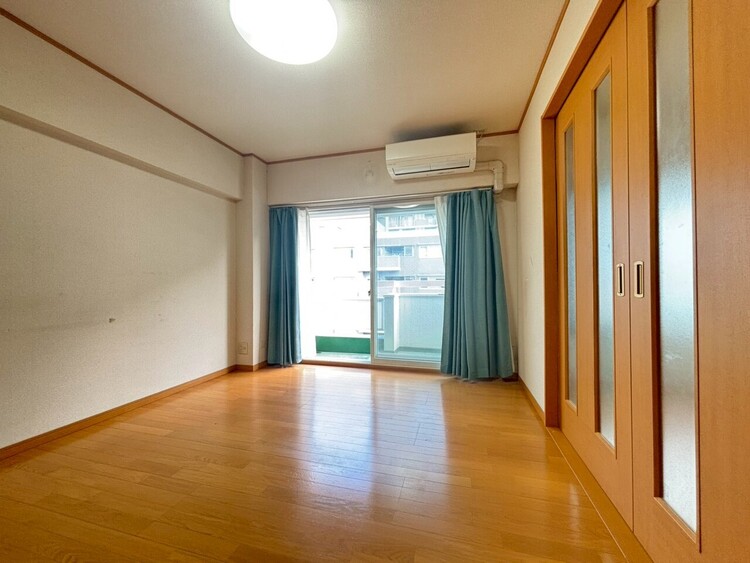 居間 快適に過ごす毎日を求めて、暮らしの中でご自身の「マイホーム」に創り上げてください。