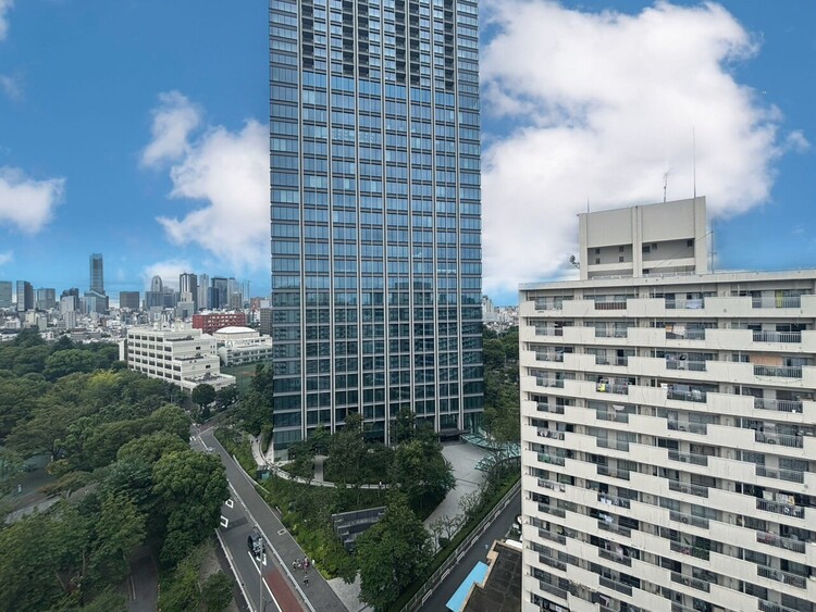バルコニー 窓を開けると広がる青空。心をリフレッシュして日々を過ごしていきましょう。