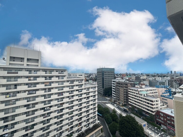 バルコニー 頬をなでる、優しい風を感じることが出来ます。