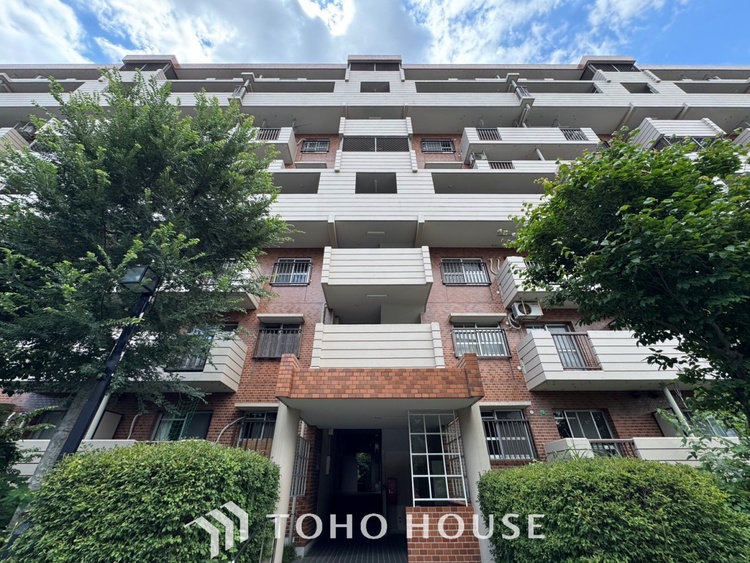 外観 漂う上質な空気感、マンションに入れば「おかえりなさい」と笑顔で迎えてくれるエントランス。最良の心配りを感じるマンションでした。