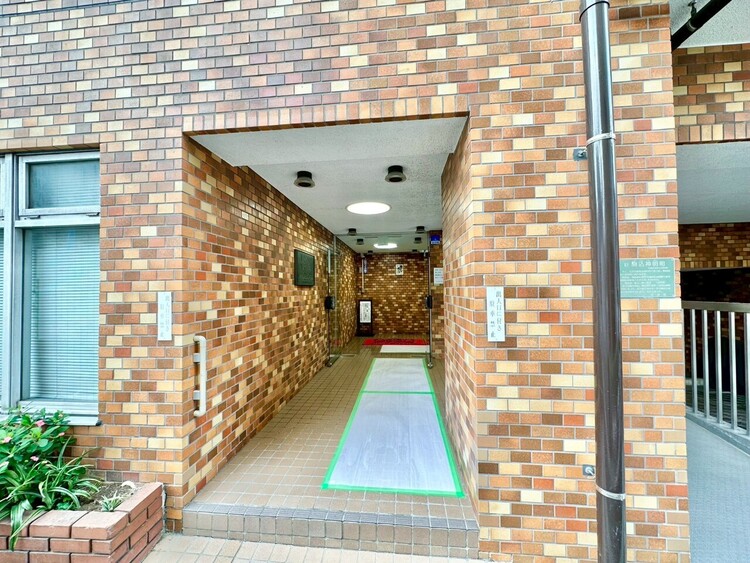 その他 上質感漂う玄関アプローチです。