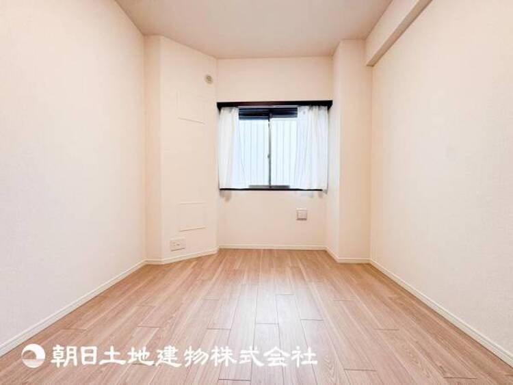 内装 【居室】趣味・感性で個性的に飾って頂けるようシンプルに仕上げてあります。
