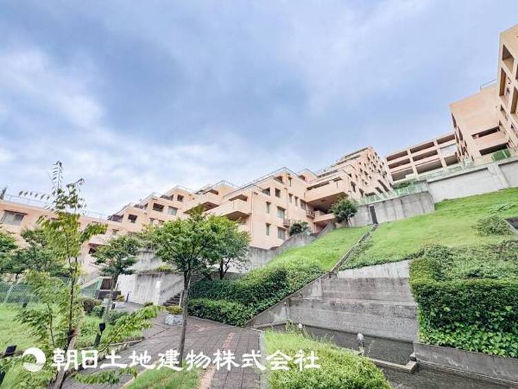 外観 【外観写真】時間のゆとりと空間、暖かな陽光がもたらす光と風を独占してください。