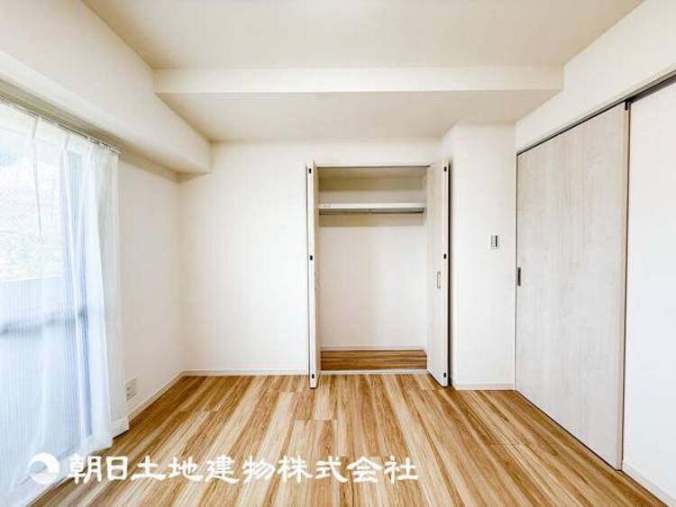 内装 【居室】趣味・感性で個性的に飾って頂けるようシンプルに仕上げてあります。