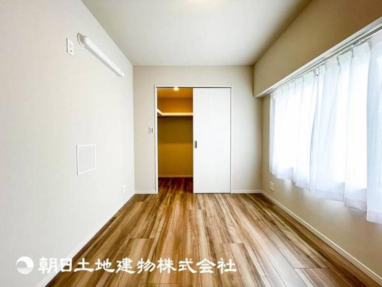 内装 【居室】趣味・感性で個性的に飾って頂けるようシンプルに仕上げてあります。