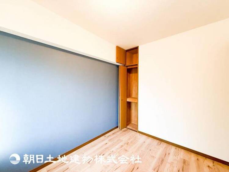 内装 【居室】趣味・感性で個性的に飾って頂けるようシンプルに仕上げてあります。